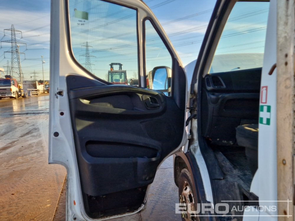 Open body delivery van 2015 Iveco Daily 35C13: picture 20