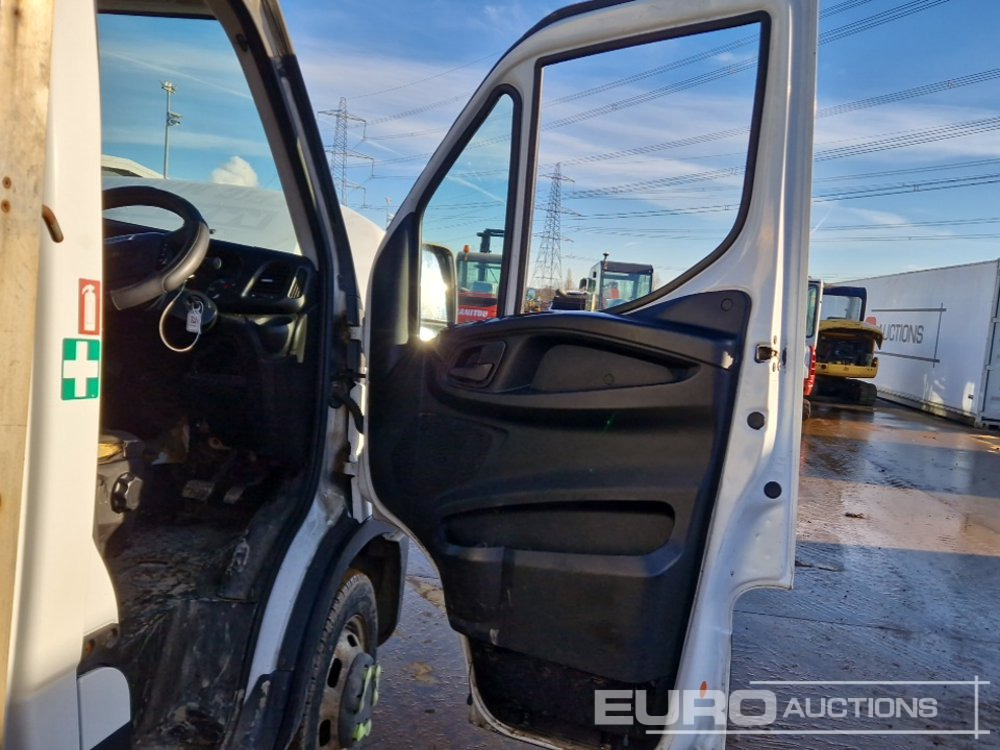 Open body delivery van 2015 Iveco Daily 35C13: picture 22