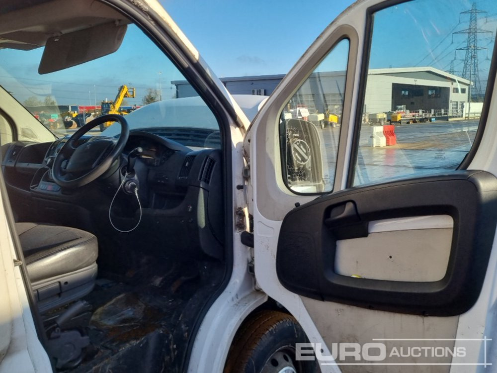 Closed box van 2015 Peugeot Boxer: picture 32