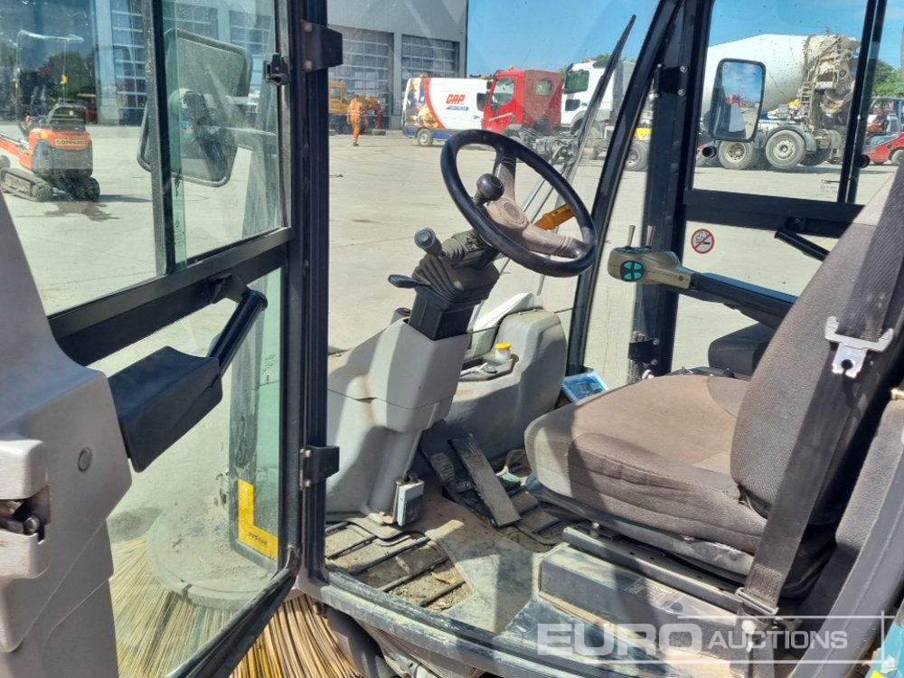 Road sweeper 2017 Johnston 4x2 Road Sweeper, Reverse Camera, Automatic Gearbox (Category S Insurance Loss, Runs No Drive): picture 29