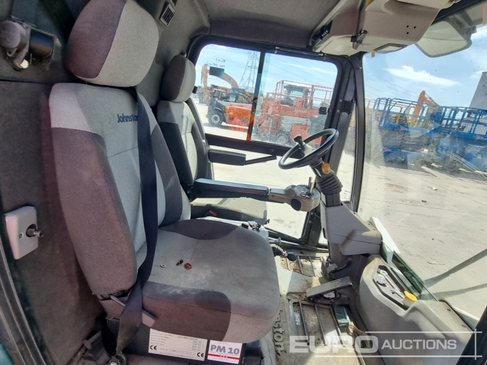 Road sweeper 2017 Johnston 4x2 Road Sweeper, Reverse Camera, Automatic Gearbox (Category S Insurance Loss, Runs No Drive): picture 28
