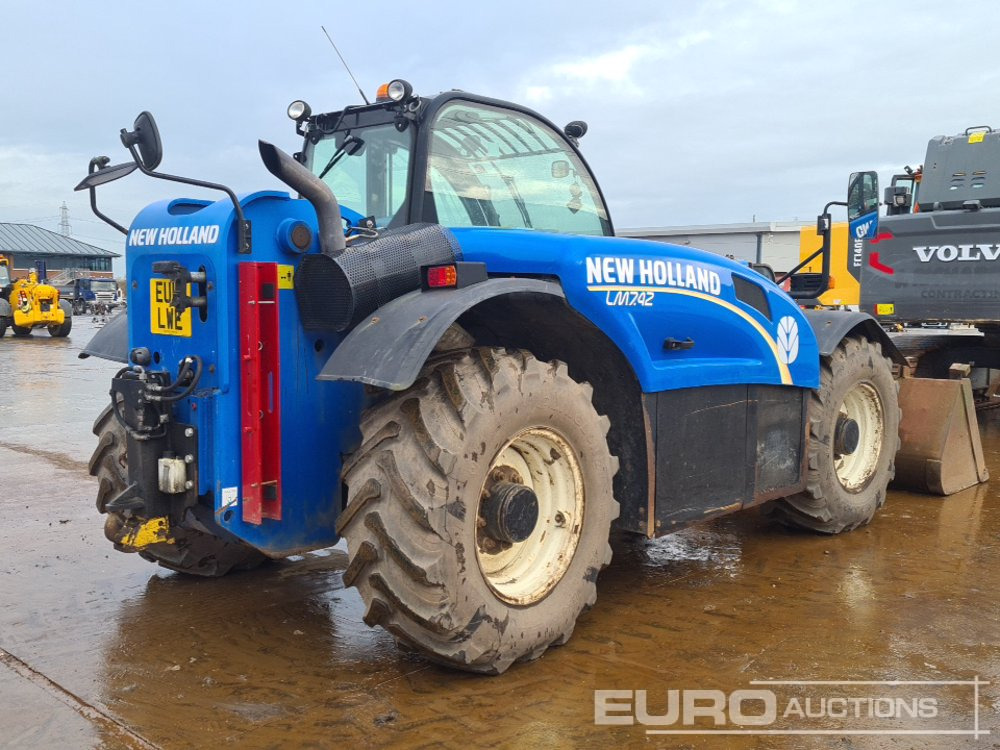 2017 New Holland LM7.42 - Telescopic handler: picture 5 2017 New Holland LM7.42 - Telescopic handler: picture 5
