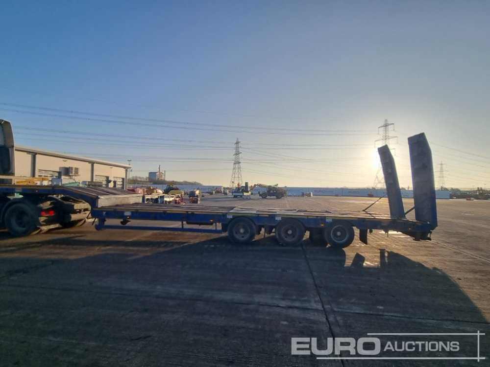 2018 McCauley Tri Axle Step Frame Low Loader Trailer, Out Riggers, Hydraulic Ramps - Low loader semi-trailer: picture 2 2018 McCauley Tri Axle Step Frame Low Loader Trailer, Out Riggers, Hydraulic Ramps - Low loader semi-trailer: picture 2