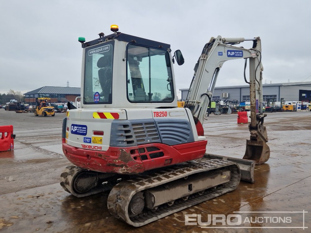 2019 Takeuchi TB250 - Mini excavator: picture 5 2019 Takeuchi TB250 - Mini excavator: picture 5