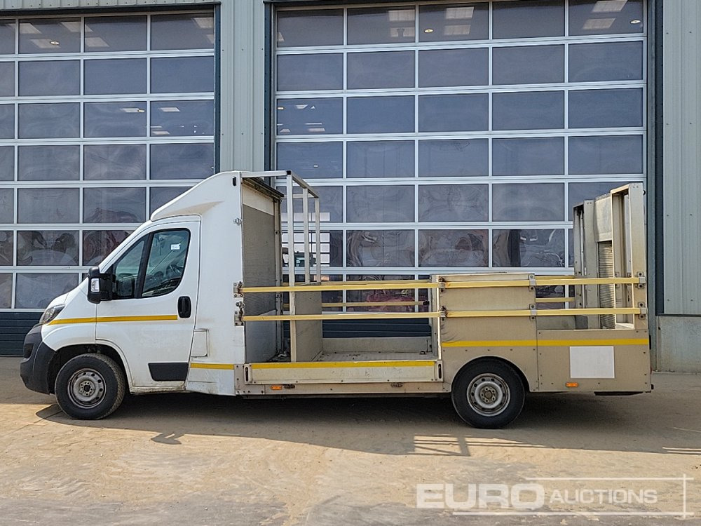 2020 Peugeot Boxer 335 - Open body delivery van: picture 2 2020 Peugeot Boxer 335 - Open body delivery van: picture 2