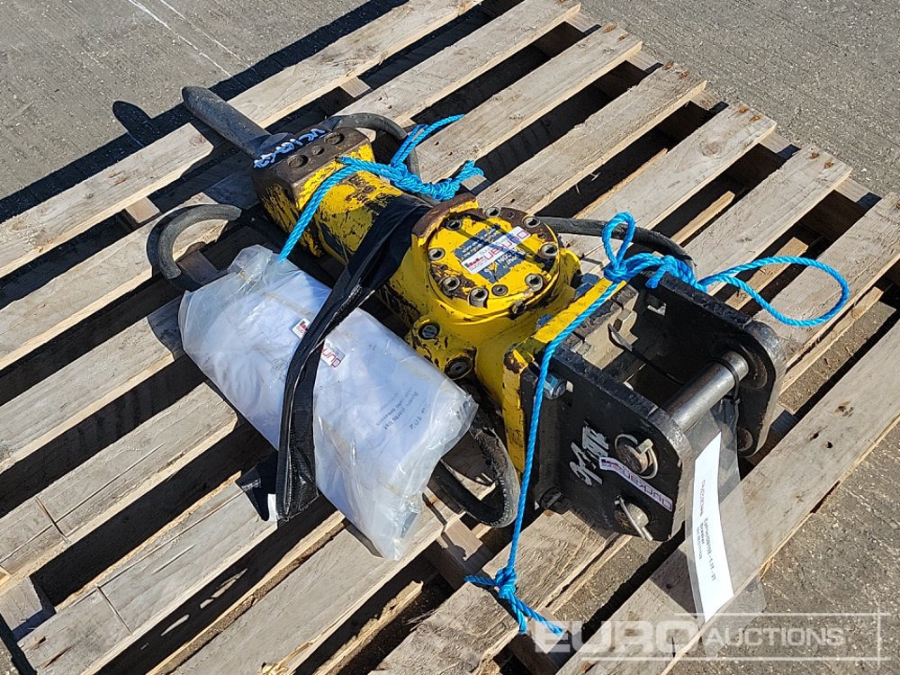 2022 Epiroc SB 102 - Hydraulic hammer: picture 3 2022 Epiroc SB 102 - Hydraulic hammer: picture 3