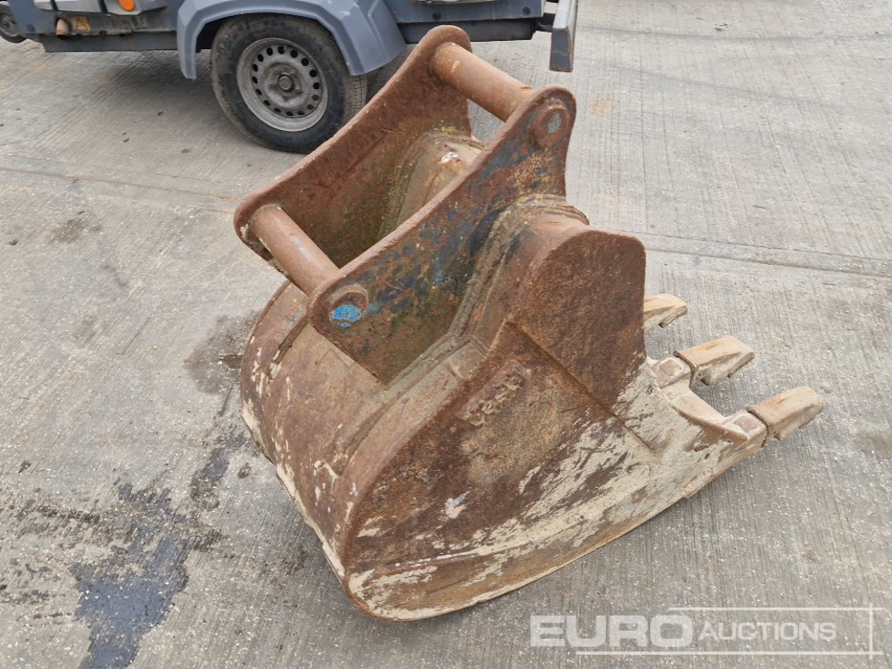 24" Digging Bucket 65mm Pin to suit 13 Ton Excavator - Bucket: picture 5 24" Digging Bucket 65mm Pin to suit 13 Ton Excavator - Bucket: picture 5