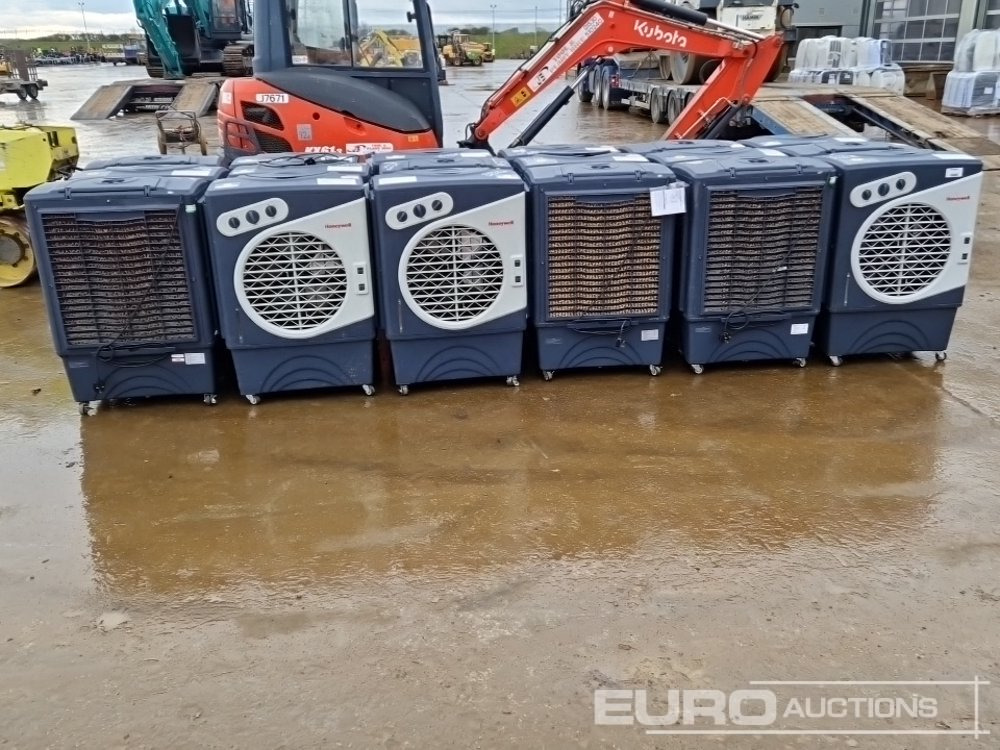 250Volt Dehumidifier (18 of) - Bucket: picture 2 250Volt Dehumidifier (18 of) - Bucket: picture 2