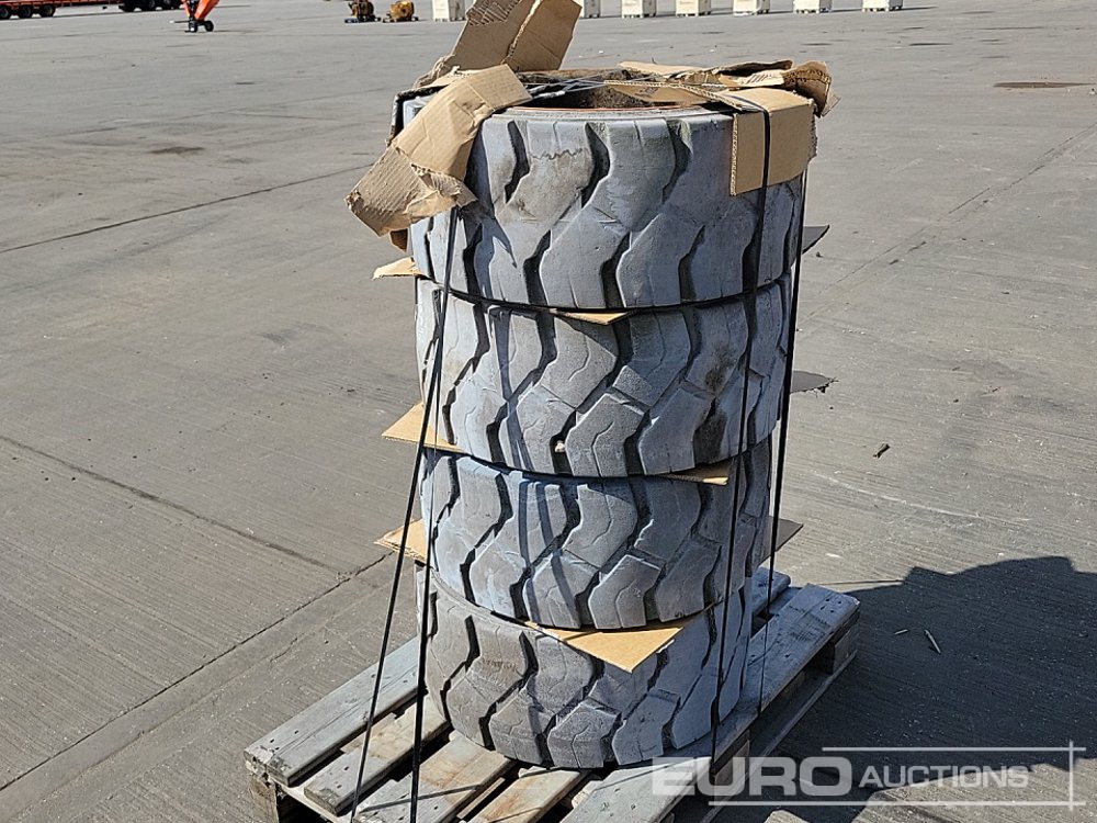 28x12x22 Tyre & Rim (4 of) - Tire: picture 3 28x12x22 Tyre & Rim (4 of) - Tire: picture 3