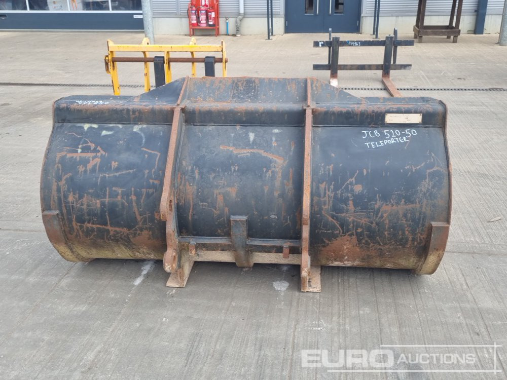 70" Loading Bucket to suit JCB Telehandler - Bucket: picture 4 70" Loading Bucket to suit JCB Telehandler - Bucket: picture 4