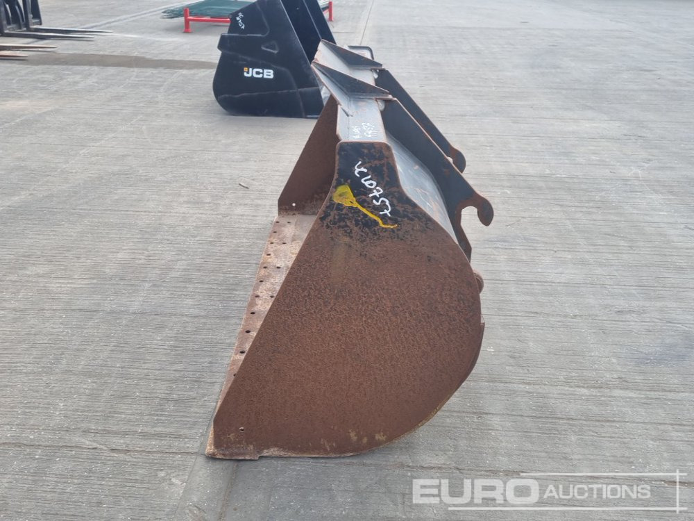 70" Loading Bucket to suit JCB Telehandler - Bucket: picture 2 70" Loading Bucket to suit JCB Telehandler - Bucket: picture 2