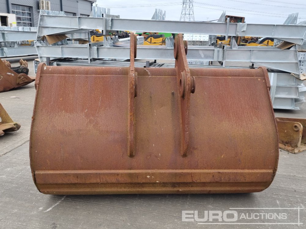 72” Digging Bucket 80mm pins to suit 20 Ton Excavtor - Bucket: picture 4 72” Digging Bucket 80mm pins to suit 20 Ton Excavtor - Bucket: picture 4