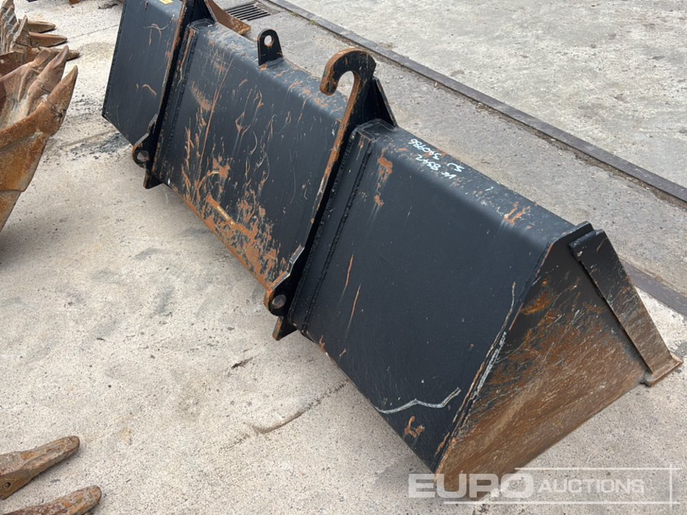 96" Ohanlon Front Loading Bucket to suit JCB Telehandler - Bucket: picture 5 96" Ohanlon Front Loading Bucket to suit JCB Telehandler - Bucket: picture 5