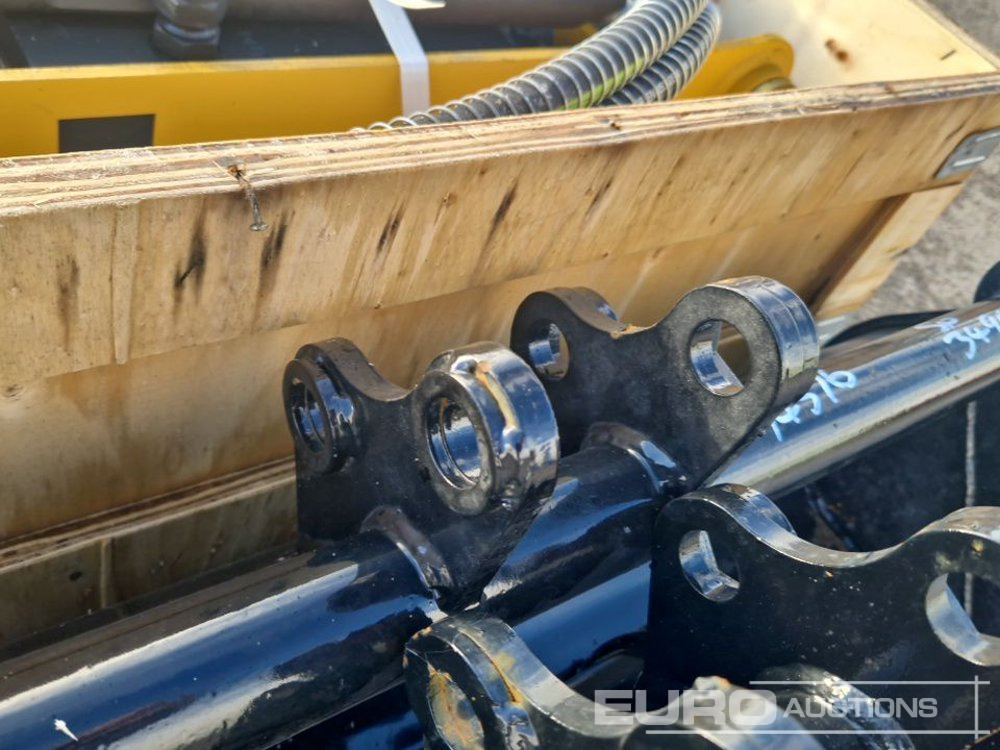 Attachment for Excavator Unused JPC Hydraulic Breaker, 32" Ditching Bucket, 8" Digging Bucket to suit Mini Excavator: picture 9