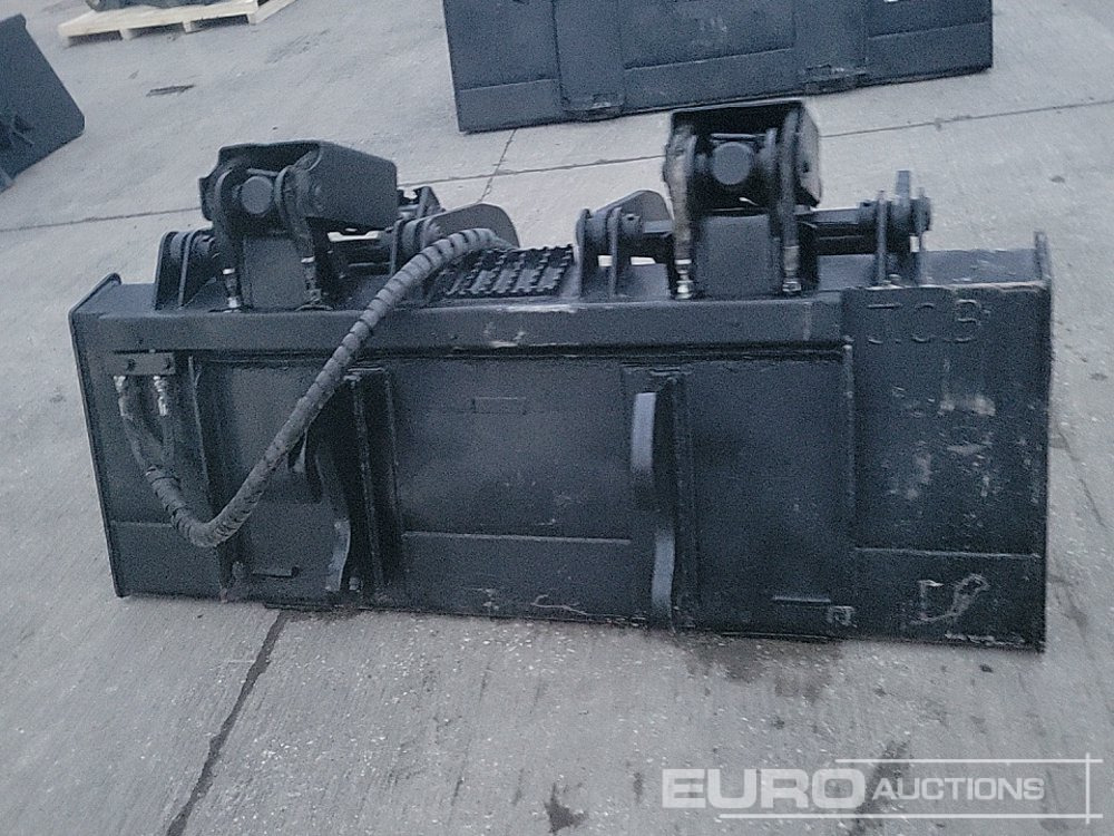 CAT 68" Hydraulic Grapple Bucket to suit Telehandler - Bucket: picture 4 CAT 68" Hydraulic Grapple Bucket to suit Telehandler - Bucket: picture 4