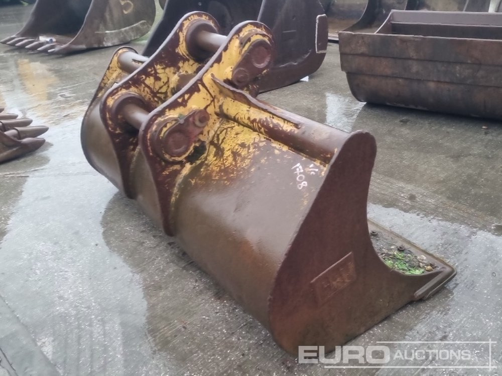 CAT 70" Ditching Bucket 80mm Pin to suit 20 Ton Excavator - Bucket: picture 5 CAT 70" Ditching Bucket 80mm Pin to suit 20 Ton Excavator - Bucket: picture 5