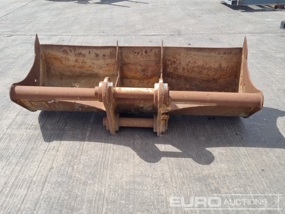 CAT 82" Ditching Bucket 80mm Pin to suit 20 Ton Excavator - Bucket: picture 4 CAT 82" Ditching Bucket 80mm Pin to suit 20 Ton Excavator - Bucket: picture 4