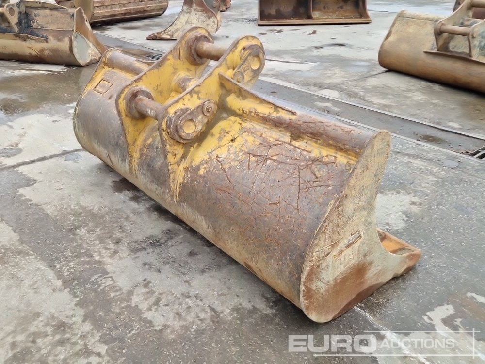CAT 82" Ditching Bucket 80mm Pin to suit 20 Ton Excavator - Bucket: picture 5 CAT 82" Ditching Bucket 80mm Pin to suit 20 Ton Excavator - Bucket: picture 5