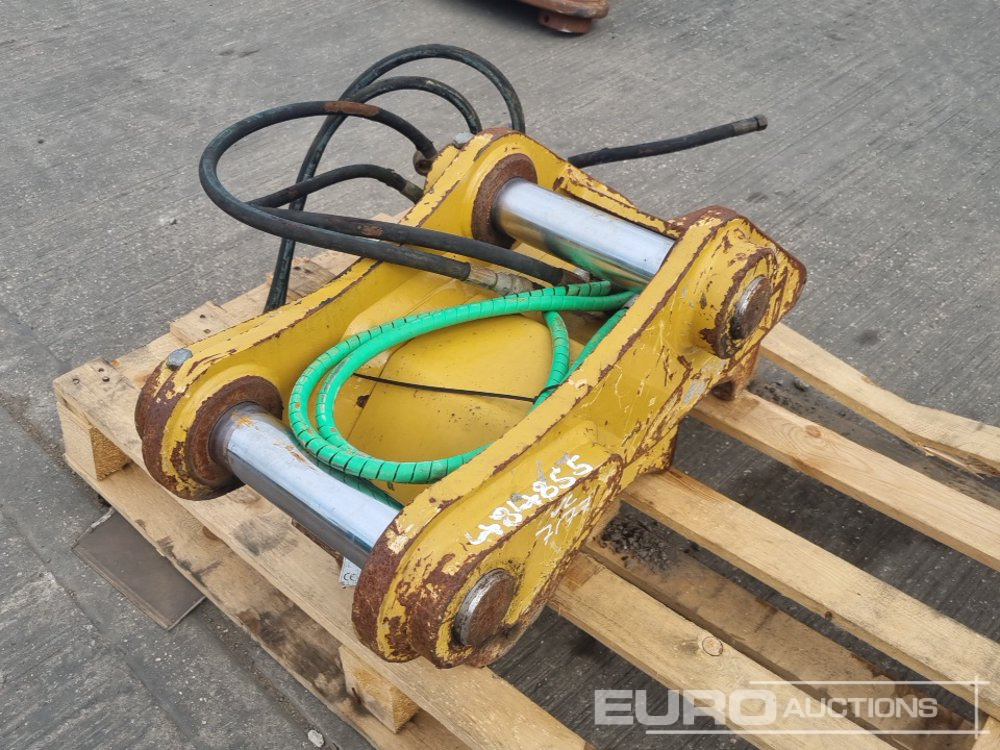 CAT Hydraulic QH 65mm Pin to suit 13 Ton Excavator, Hydraulic Rotating Motor to suit Crane - Quick coupler: picture 5 CAT Hydraulic QH 65mm Pin to suit 13 Ton Excavator, Hydraulic Rotating Motor to suit Crane - Quick coupler: picture 5
