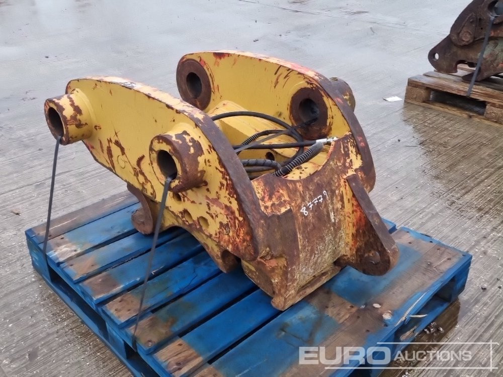 CAT Hydraulic QH 80mm Pin to suit 20 Ton Excavator - Bucket: picture 3 CAT Hydraulic QH 80mm Pin to suit 20 Ton Excavator - Bucket: picture 3