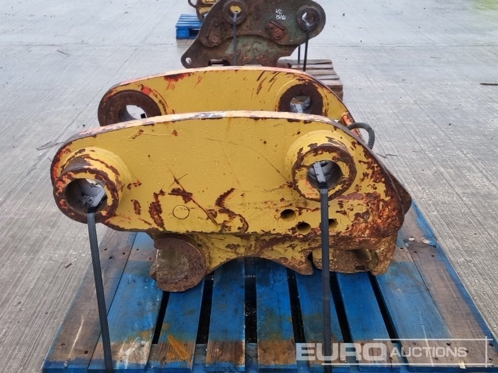 CAT Hydraulic QH 80mm Pin to suit 20 Ton Excavator - Bucket: picture 2 CAT Hydraulic QH 80mm Pin to suit 20 Ton Excavator - Bucket: picture 2