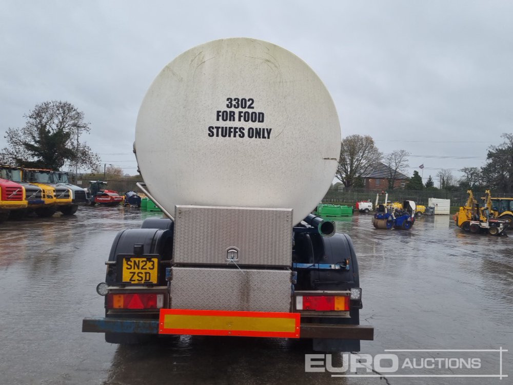 Clayton Twin Axle Tanker Trailer,Rear Steer, Stainless Steel Tank - Tank semi-trailer: picture 4 Clayton Twin Axle Tanker Trailer,Rear Steer, Stainless Steel Tank - Tank semi-trailer: picture 4