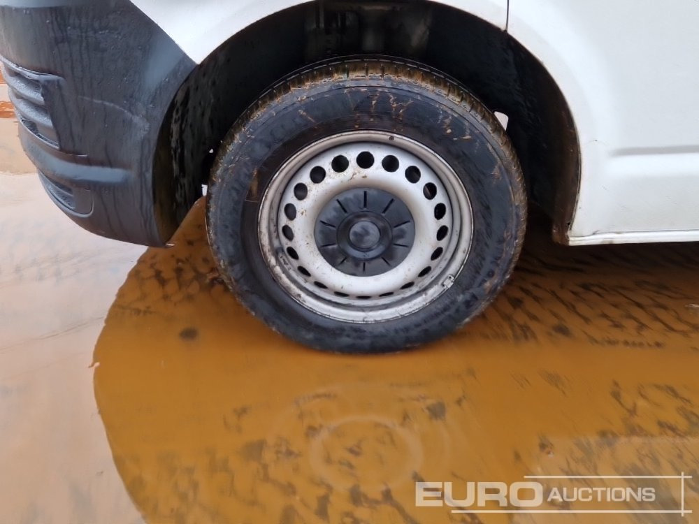 Commercial vehicle 2017 Volkswagen Transporter T28: picture 9