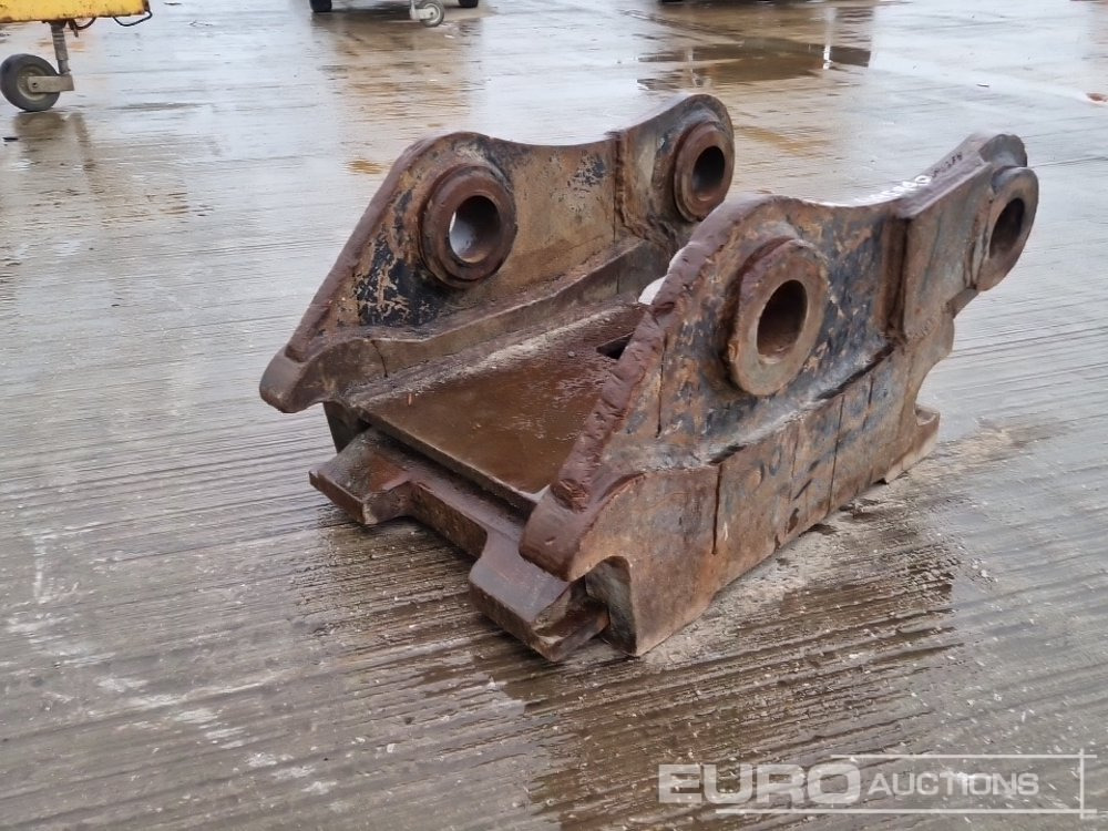 Headstock 90mm Pin to suit 30 Ton Excavator - Hydraulic hammer: picture 1 Headstock 90mm Pin to suit 30 Ton Excavator - Hydraulic hammer: picture 1