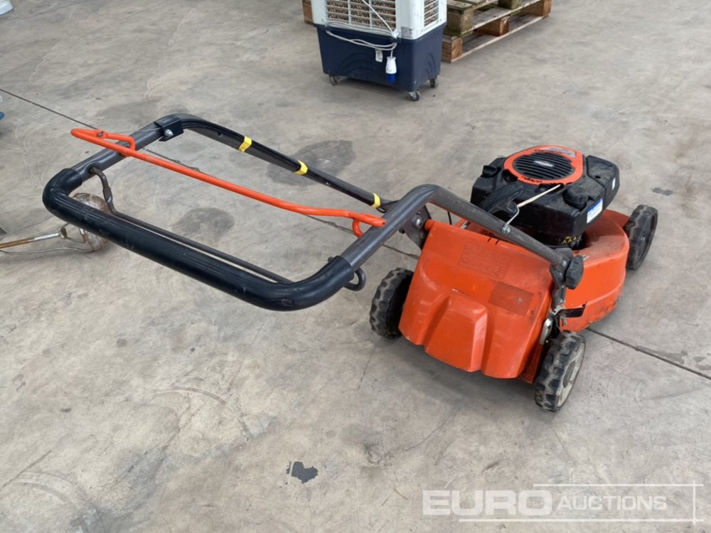 Husqvarna LC451S Petrol Lawnmower - Construction equipment: picture 5 Husqvarna LC451S Petrol Lawnmower - Construction equipment: picture 5