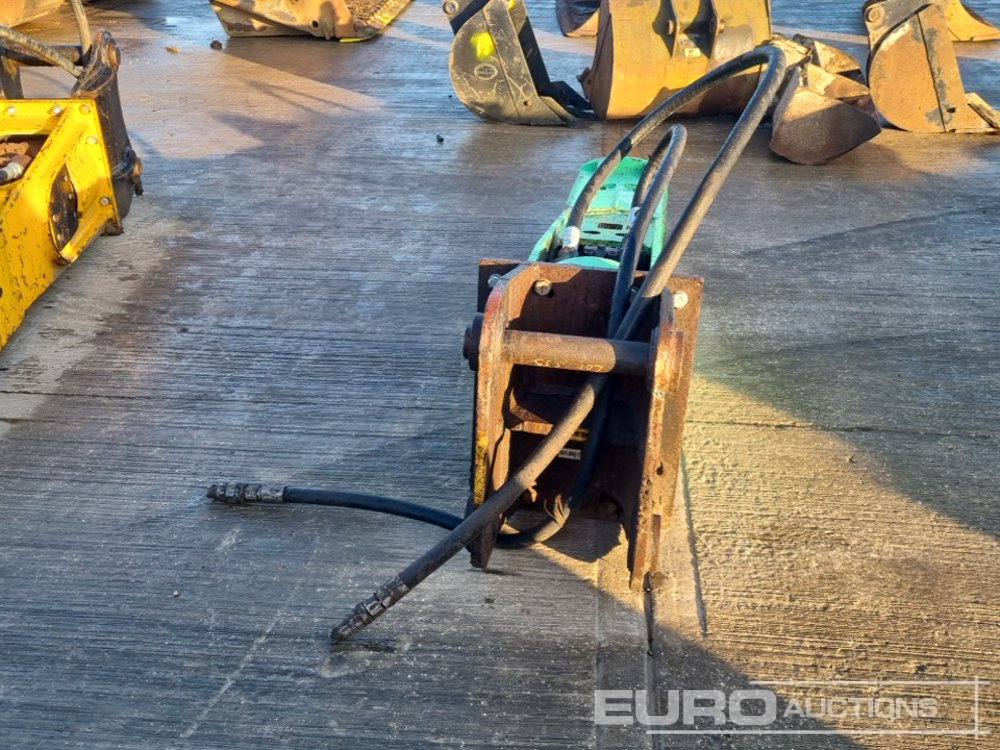 Hydraulic Breaker 65mm Pin to suit 13 Ton Excavator - Hydraulic hammer: picture 4 Hydraulic Breaker 65mm Pin to suit 13 Ton Excavator - Hydraulic hammer: picture 4