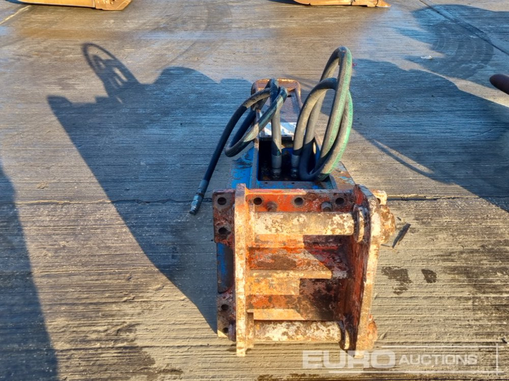 Hydraulic Breaker 80mm Pin to suit 20 Ton Excavator - Hydraulic hammer: picture 4 Hydraulic Breaker 80mm Pin to suit 20 Ton Excavator - Hydraulic hammer: picture 4