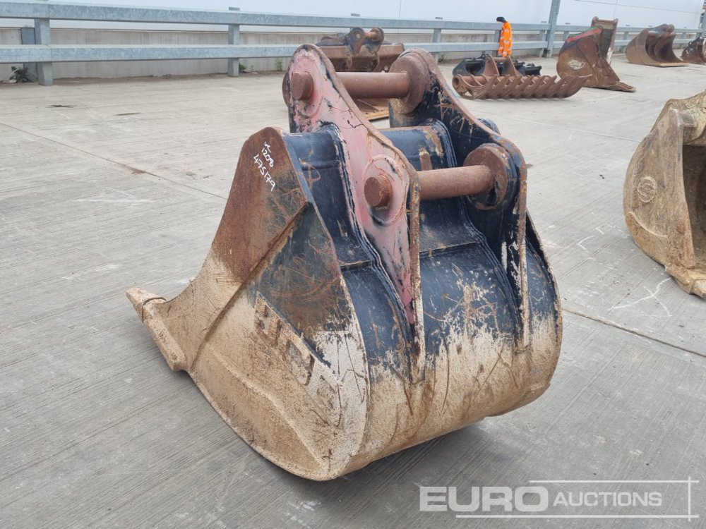 JCB 36" Digging Bucket 80mm Pin to suit 20 Ton Excavator - Bucket: picture 3 JCB 36" Digging Bucket 80mm Pin to suit 20 Ton Excavator - Bucket: picture 3