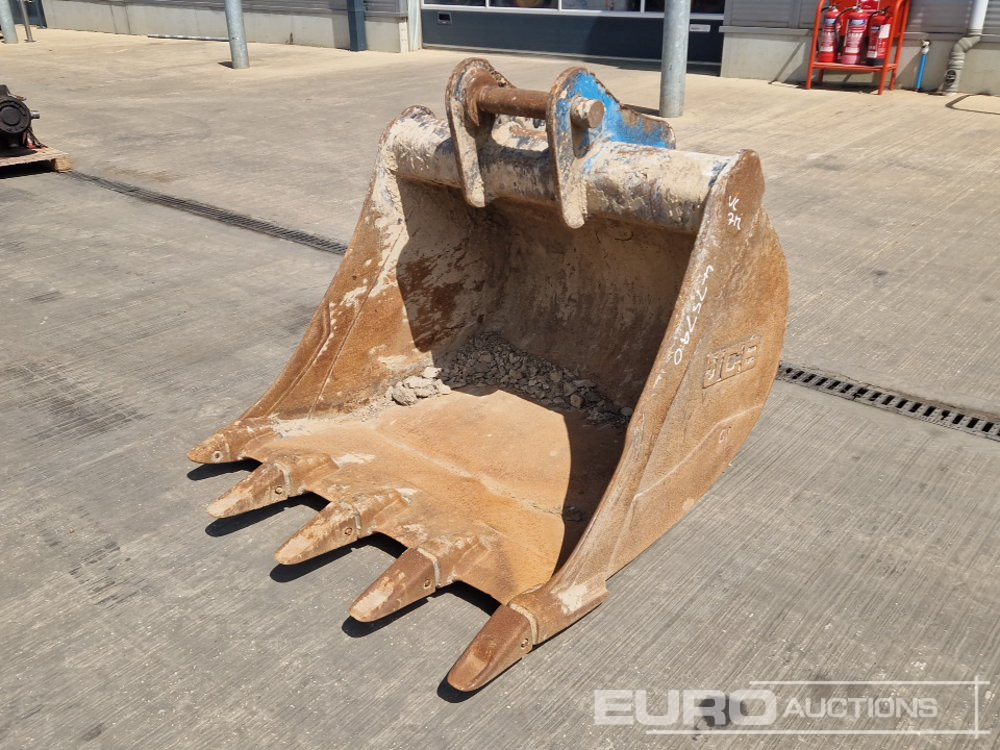 JCB 48" Digging Bucket 65mm Pin to suit 13 Ton Excavator - Bucket: picture 1 JCB 48" Digging Bucket 65mm Pin to suit 13 Ton Excavator - Bucket: picture 1