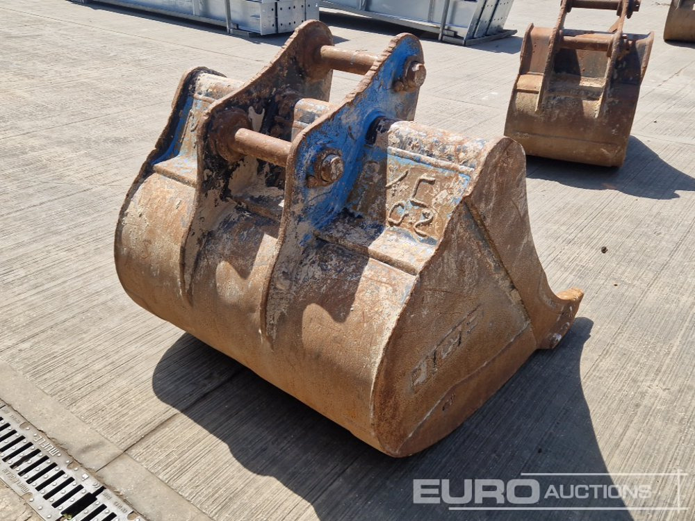 JCB 48" Digging Bucket 65mm Pin to suit 13 Ton Excavator - Bucket: picture 5 JCB 48" Digging Bucket 65mm Pin to suit 13 Ton Excavator - Bucket: picture 5