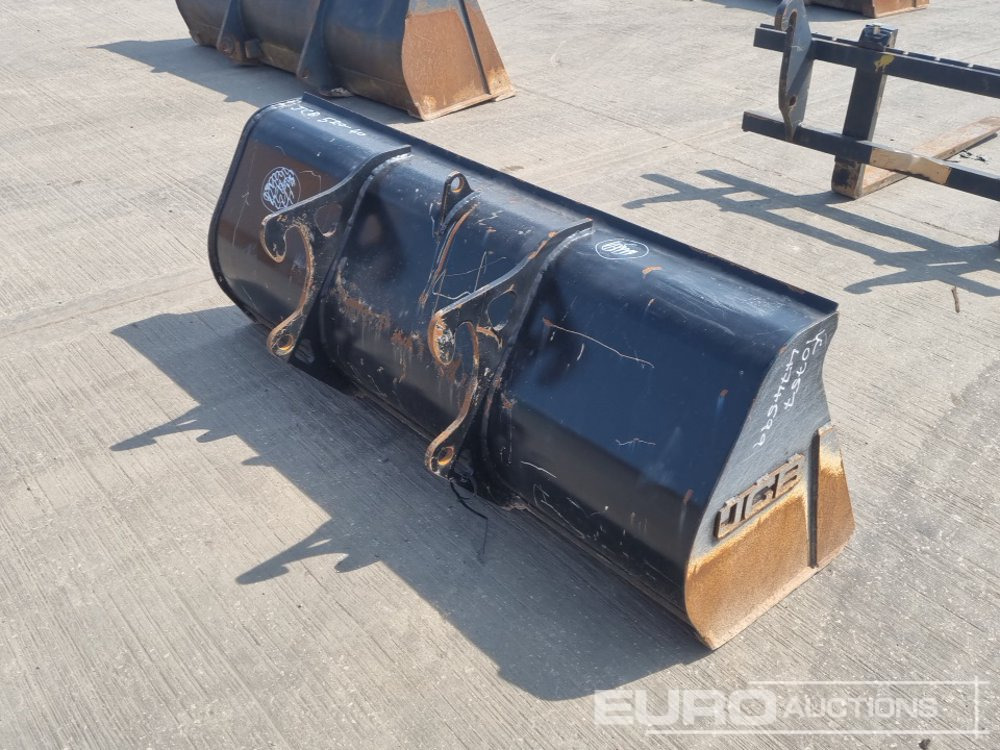 JCB 62" Loading Bucket to suit Telehandler - Bucket: picture 5 JCB 62" Loading Bucket to suit Telehandler - Bucket: picture 5