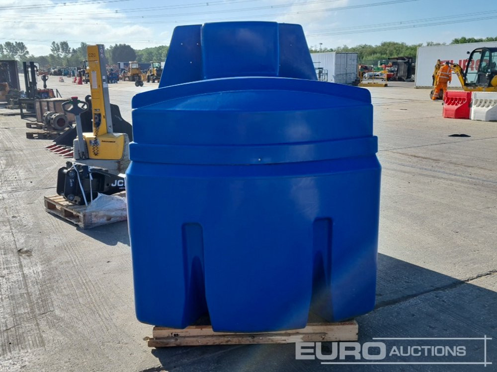 Kingspan 2500 Litre Static Bunded Adblue Bowser, Electric Pump - Storage tank: picture 4 Kingspan 2500 Litre Static Bunded Adblue Bowser, Electric Pump - Storage tank: picture 4