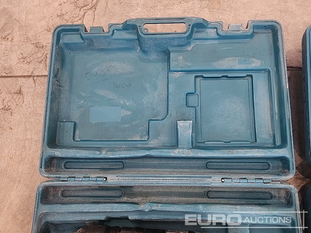 Makita HM3210C (Spares) & HR4011C 110 Volt Breaker (2 of) - Construction equipment: picture 5 Makita HM3210C (Spares) & HR4011C 110 Volt Breaker (2 of) - Construction equipment: picture 5
