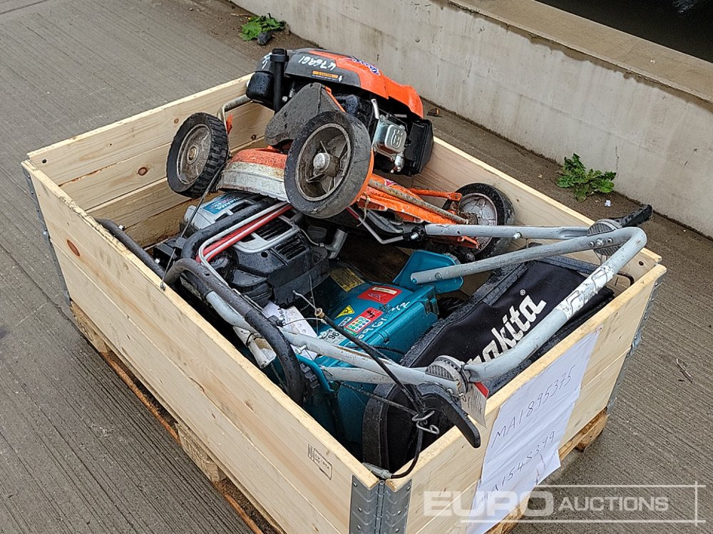 Makita Petrol Lawnmower, Briggs & Stratton Engine, Husqvarna Petrol Lawnmower - Construction equipment: picture 3 Makita Petrol Lawnmower, Briggs & Stratton Engine, Husqvarna Petrol Lawnmower - Construction equipment: picture 3