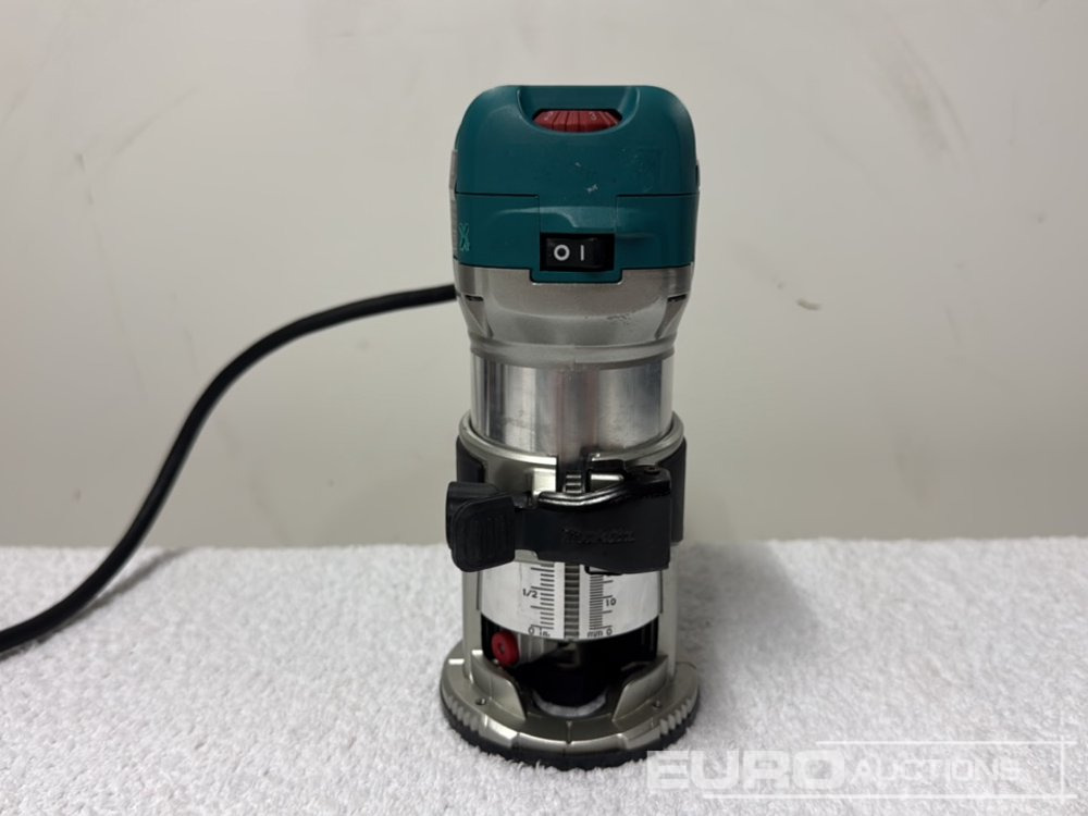 Makita RT0701C - Construction equipment: picture 5 Makita RT0701C - Construction equipment: picture 5