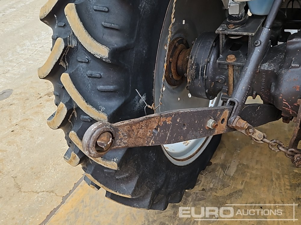 Farm tractor Massey Ferguson MF362: picture 15