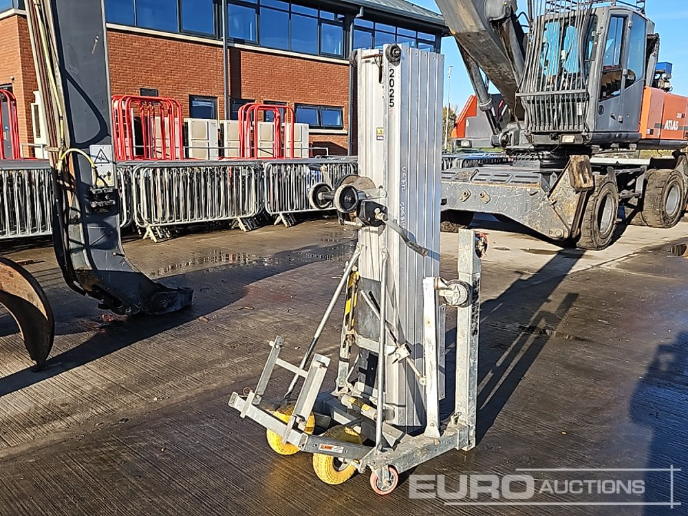 Sumner Wheeled Material Lift - Material handling equipment: picture 3 Sumner Wheeled Material Lift - Material handling equipment: picture 3