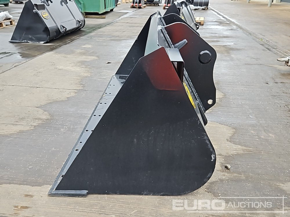 Unused Strickland 90" Loading Bucket to suit Manitou Telehandler - Material handling equipment: picture 2 Unused Strickland 90" Loading Bucket to suit Manitou Telehandler - Material handling equipment: picture 2