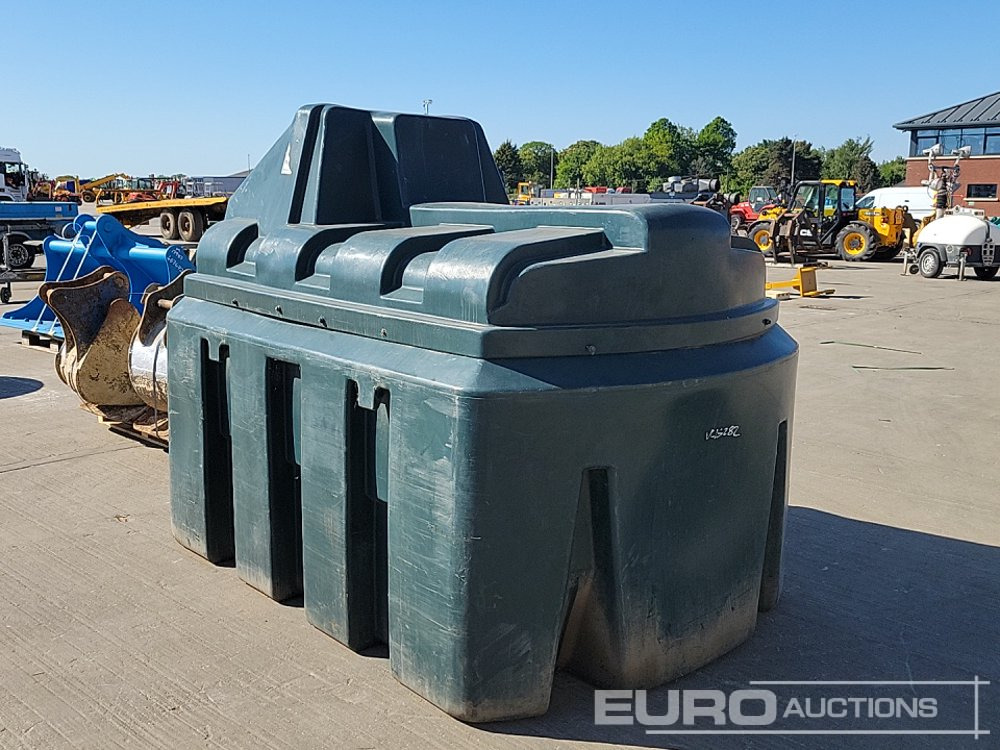 Midas 2394 Litre Plastic Bunded Fuel Bowser - Storage tank: picture 3 Midas 2394 Litre Plastic Bunded Fuel Bowser - Storage tank: picture 3