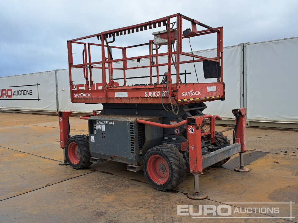 SkyJack SJ6832RT - Scissor lift: picture 3 SkyJack SJ6832RT - Scissor lift: picture 3