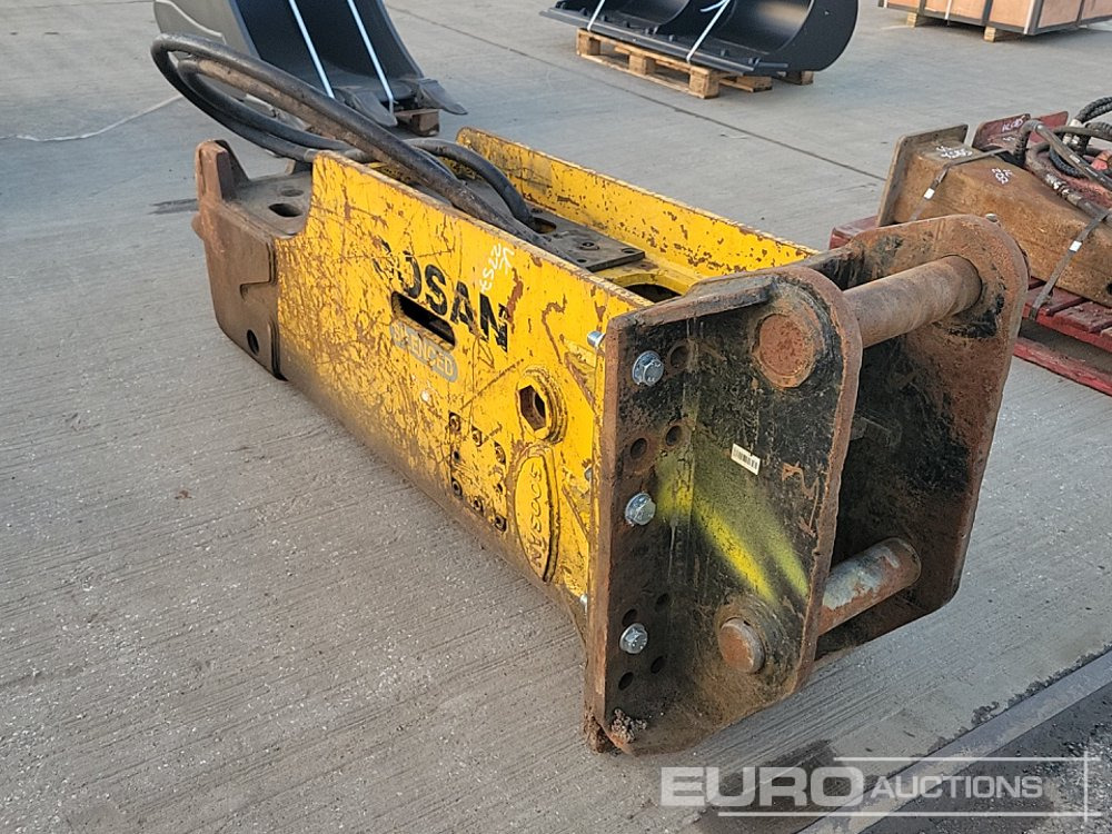 Soosan SB120 - Hydraulic hammer: picture 3 Soosan SB120 - Hydraulic hammer: picture 3