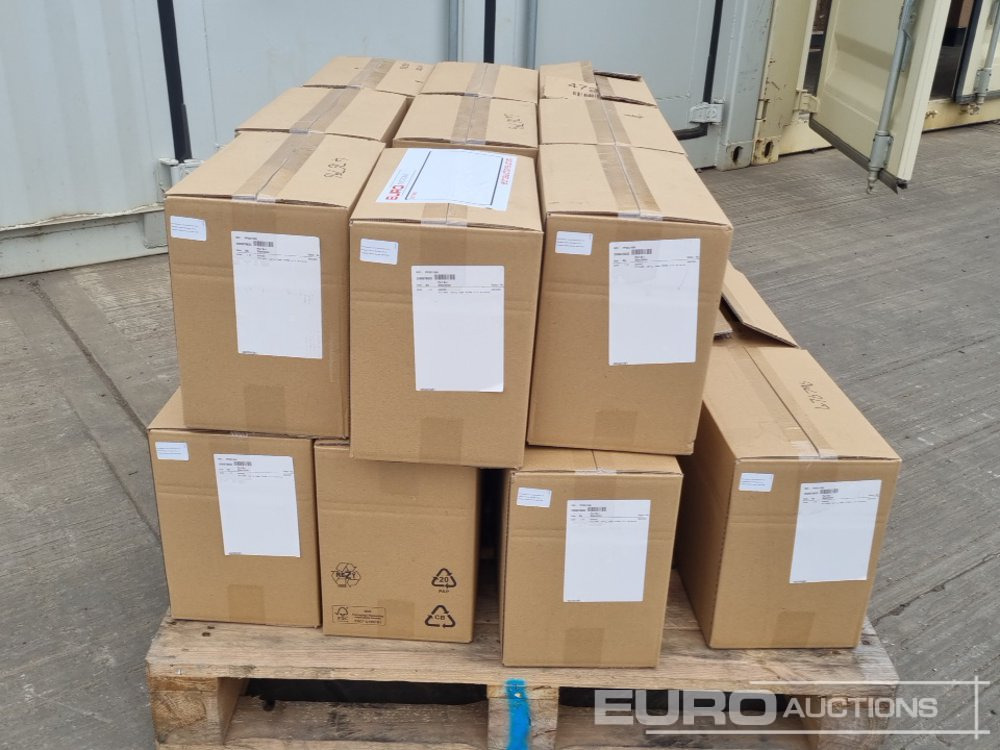 Leica Hard Cases to suit MCP80 Machine Control Screens (21 of) - Spare parts: picture 2 Leica Hard Cases to suit MCP80 Machine Control Screens (21 of) - Spare parts: picture 2
