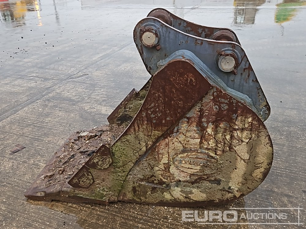 Strickland 30" Digging Bucket 65mm Pin to suit 13 Ton Excavator - Bucket: picture 2 Strickland 30" Digging Bucket 65mm Pin to suit 13 Ton Excavator - Bucket: picture 2