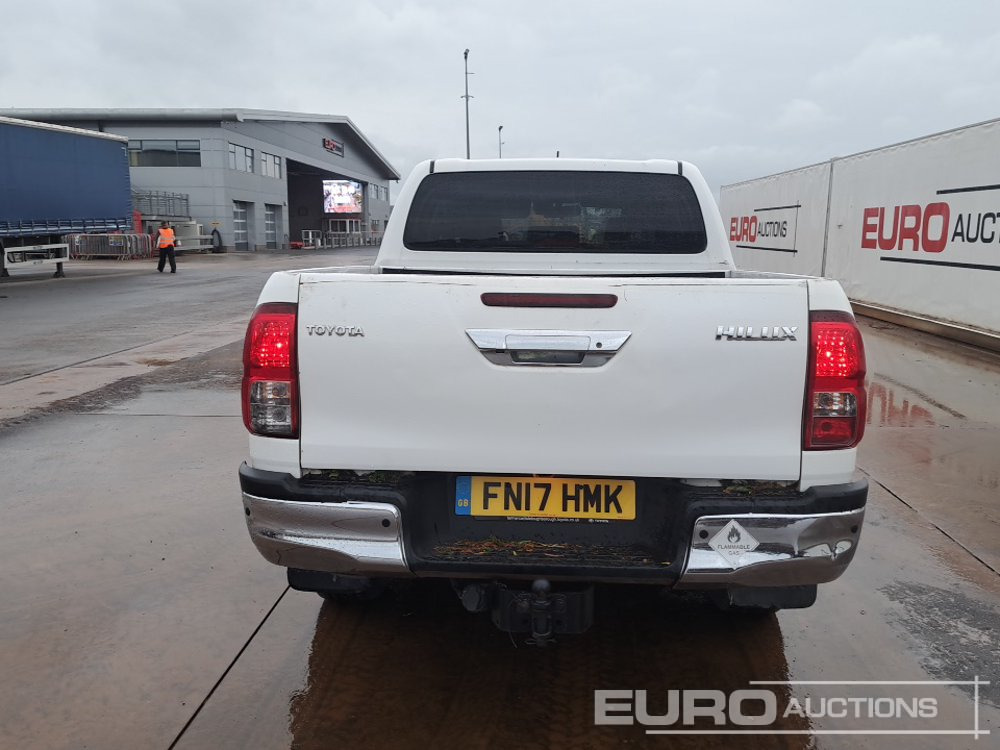 Toyota Hilux - Pickup truck: picture 4 Toyota Hilux - Pickup truck: picture 4