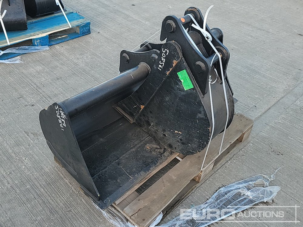 New Bucket Unused 54" Ditching, 12" Digging Bucket 45mm Pin to suit 4-6 Ton Excavator: picture 7 New Bucket Unused 54" Ditching, 12" Digging Bucket 45mm Pin to suit 4-6 Ton Excavator: picture 7