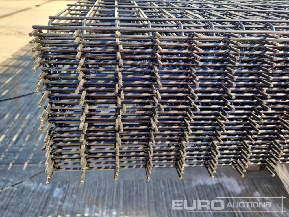 Construction equipment Unused Galvanised & Powder Coated Heavy Duty (5mm) Wire Mesh Fencing, 25 x H2.4m x W2.2m Panels, 26 x 60mm x 60mm x3m Posts, with Fittings (Black): picture 12